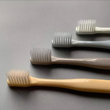 Set mit 4-teiligen Handzahnbürsten mit weichen Borsten für Erwachsene 