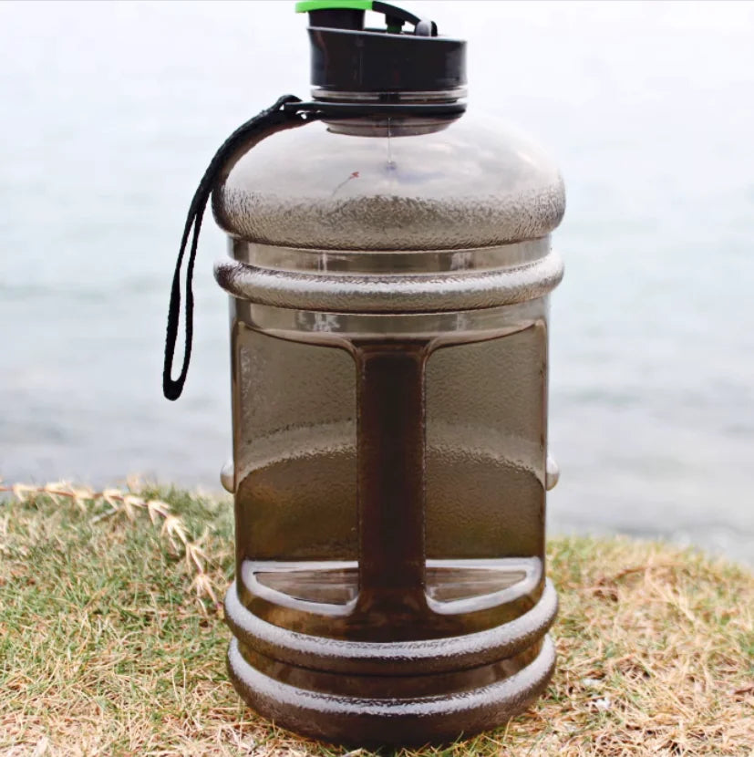 Sticlă de apă portabilă populară de 2,2 l pentru sală 